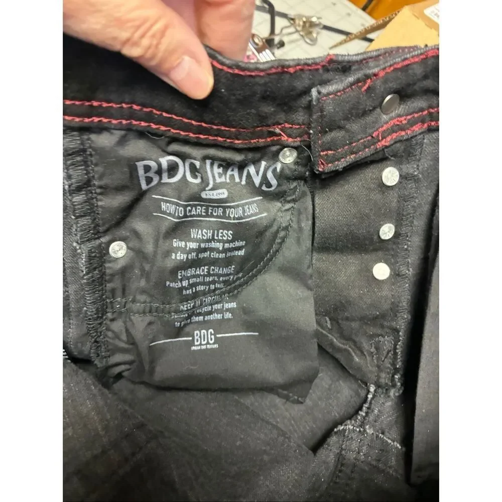 BDG Urban Outfitters NWT Teo Relaxed Flare in Black Size 27